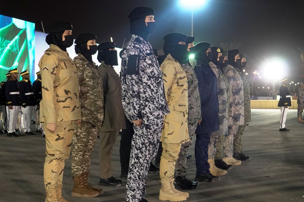 Suudi Arabistan tarihinde bir ilk: Kadın askerler ilk kez askeri geçit törenine katıldı - 3