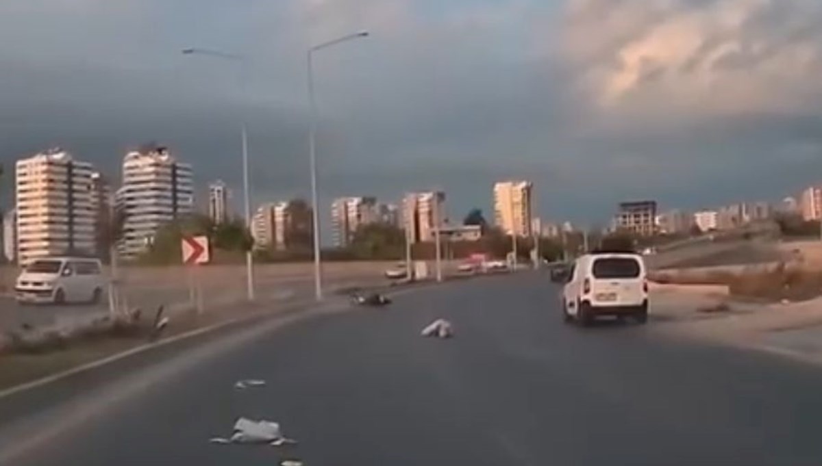 Motosiklet refüje çarptı: 2 kişi ağır yaralandı Motosiklet refüje çarptı: 2 kişi ağır yaralandı