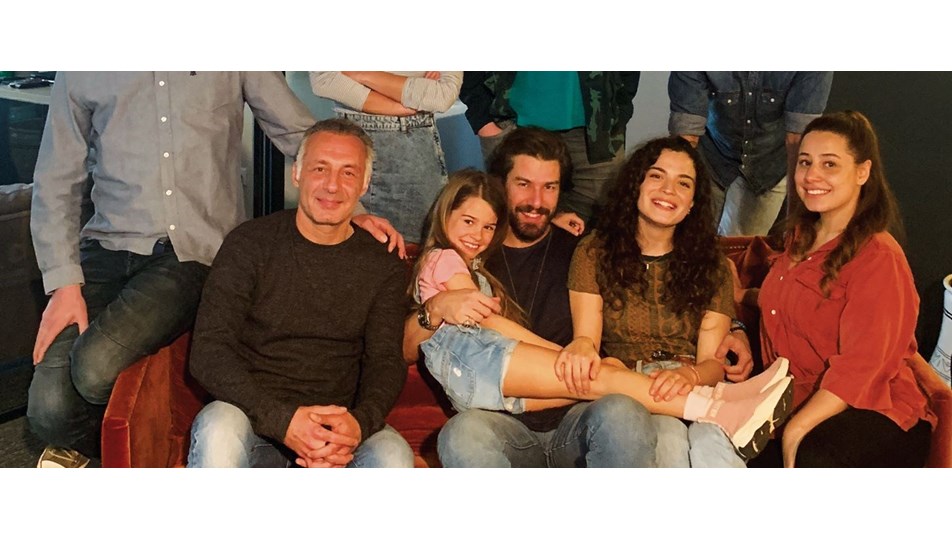 Sete çıkmaya hazırlanan ‘Benim Tatlı Yalanım’dan eğlenceli ilk ekip pozu!