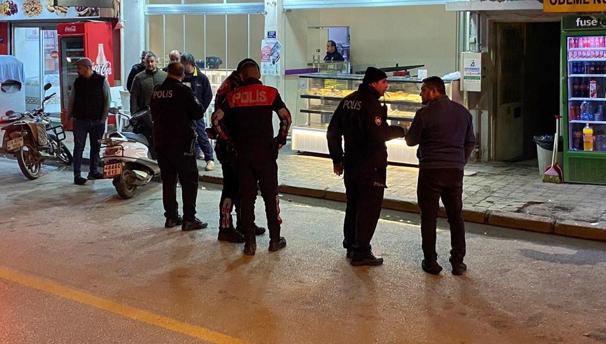 Eski erkek arkadaşını buluştuğu pastanede bıçakladı Eski erkek arkadaşını buluştuğu pastanede bıçakladı