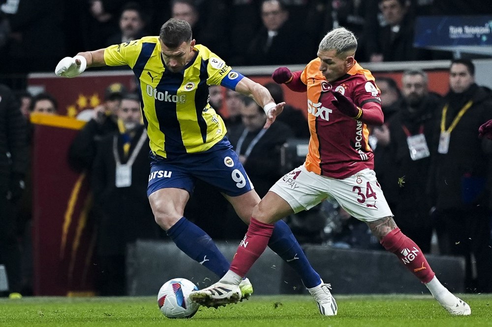 Elinde alçı, yüzünde maske olan Dzeko'dan Mourinho'ya talep - 3