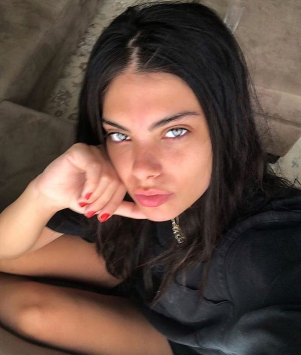 Nilgün Belgün takipçilerini geçmişe götürdü: Bu fotoğraf Marmaris'te çekildi (Ünlülerin çocukluk ve gençlik halleri) - 470