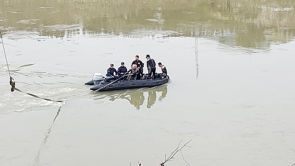 Otomobil Asi Nehri'ne uçtu: 1 ölü - 1