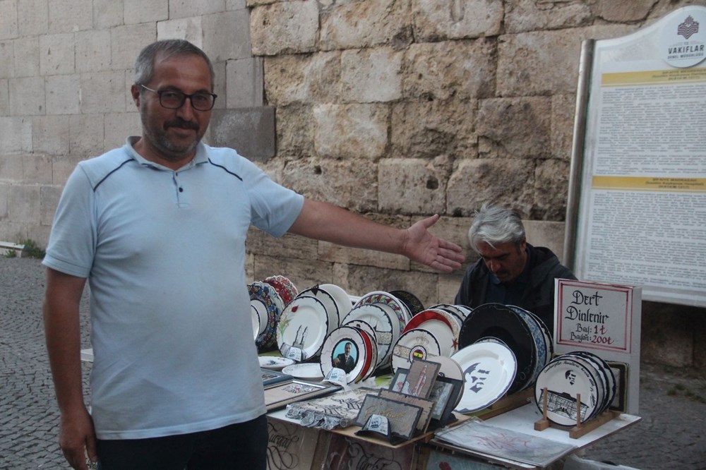 Ücret karşılığı dert dinliyor: Kadınlar 200, erkekler 1 TL - 2