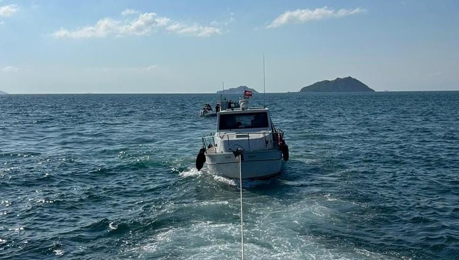 İstanbul'da tekne makine arızası yaptı
