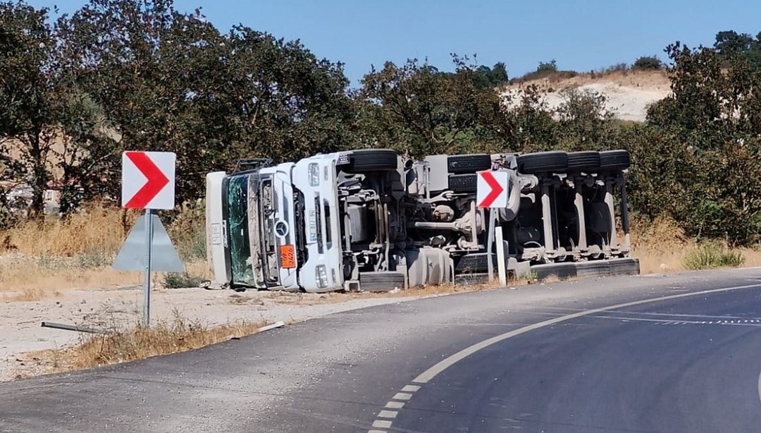 Amonyum nitrat yüklü tanker devrildi