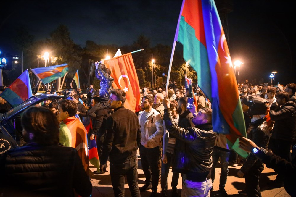 Azerbaycanlılar, Dağlık Karabağ'da varılan anlaşmayı coşkuyla kutluyor - 25