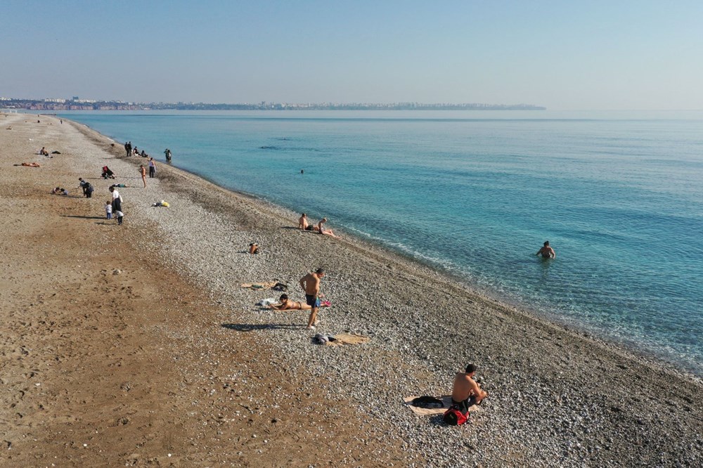 Antalya'da sahiller turistlere kaldı - 5