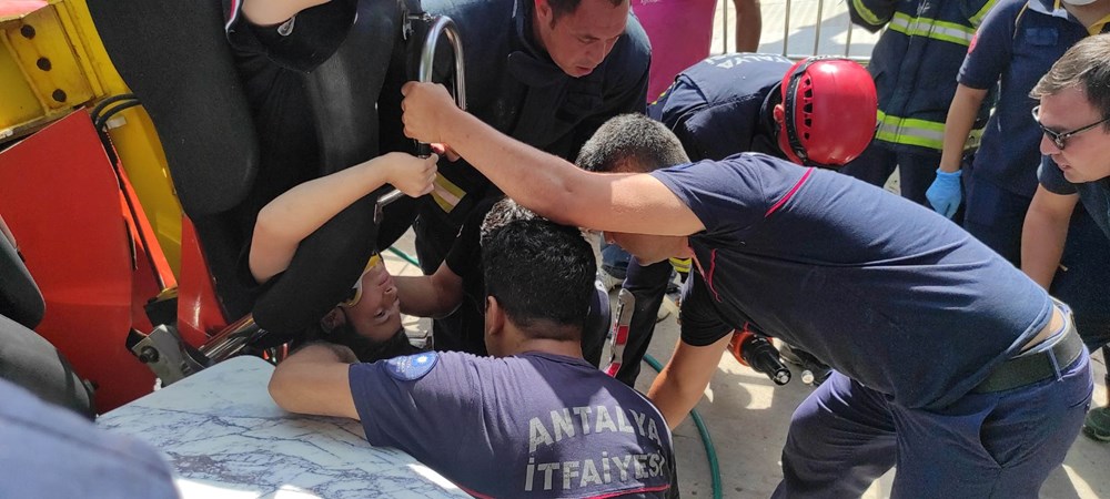 Lunaparkta oyuncak koparak düştü: Baş aşağı kurtarılmayı beklediler - 7