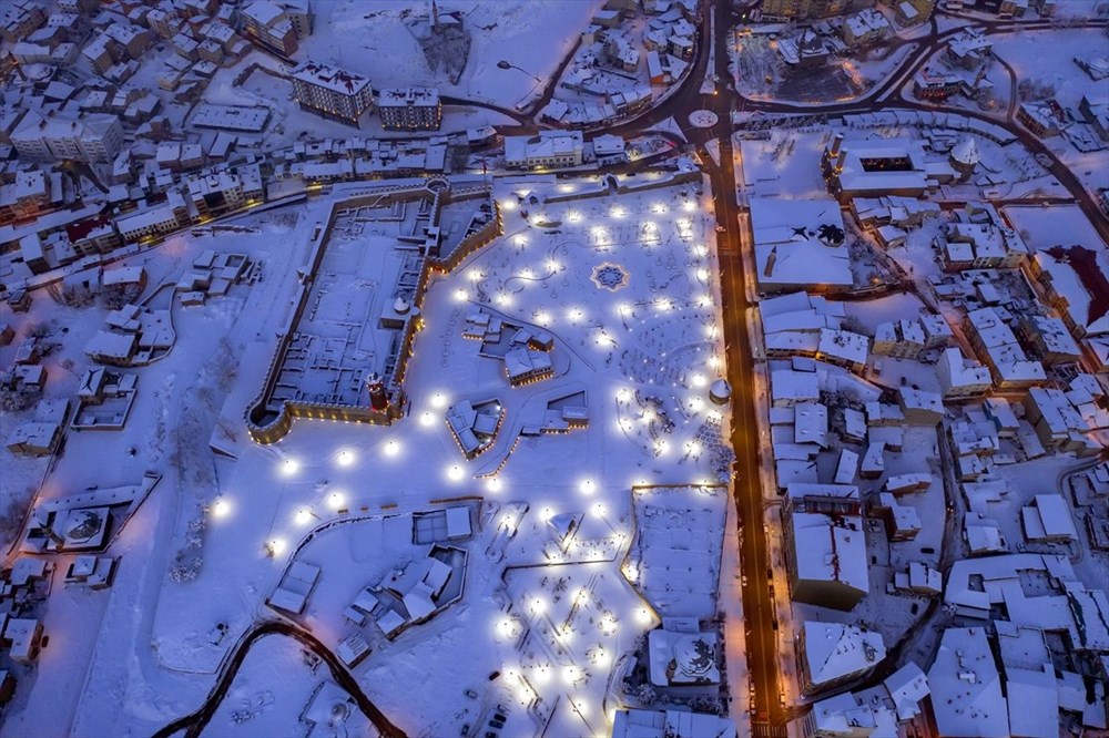 Doğu'nun "kış cenneti" Erzurum gündüz bembeyaz, gece ise ışıl ışıl - 8