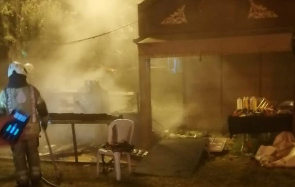 Festivaldeki bir çadırda çıkan yangın büyümeden söndürüldü. Festivaldeki bir çadırda çıkan yangın büyümeden söndürüldü.