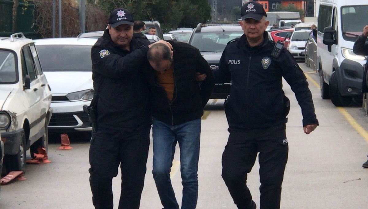 Adana'da eski kız arkadaşının aracına zarar veren zanlı yakalandı Adana'da eski kız arkadaşının aracına zarar veren zanlı yakalandı
