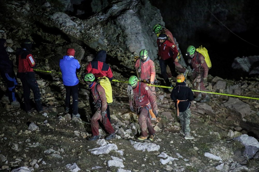 ABD'li dağcı rahatsızlanarak mahsur kaldığı mağaradan 9. günde kurtarıldı - 10
