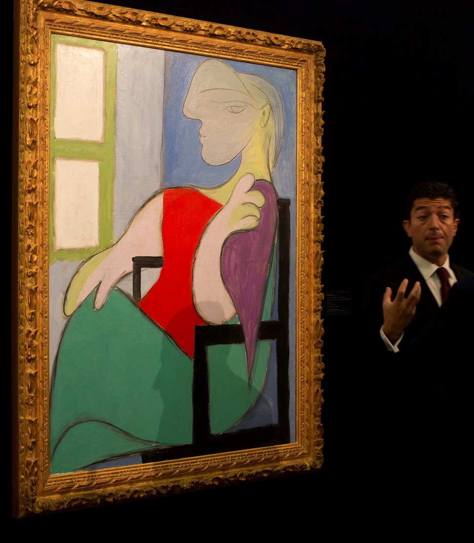 Picasso'nun sevgilisinden ilham aldığı tablosu (Pencerenin Yanında Oturan Kadın) 55 milyon dolara açık artırmaya çıkıyor - 1