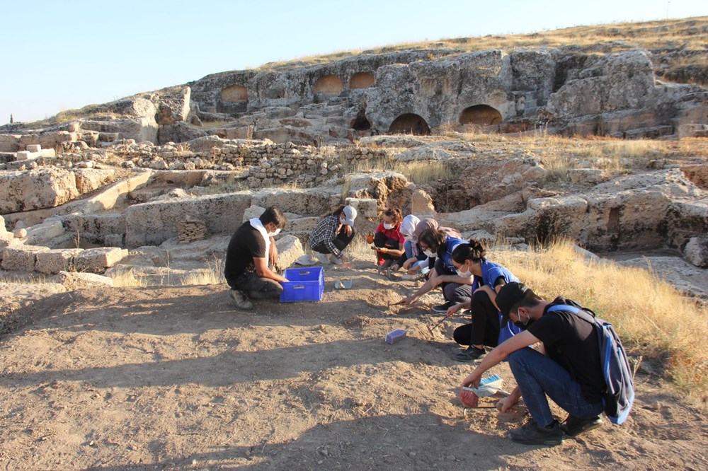 Adıyaman'daki Perre Antik Kent'teki kazılarda 9 adet üzüm işliği bulundu - 5