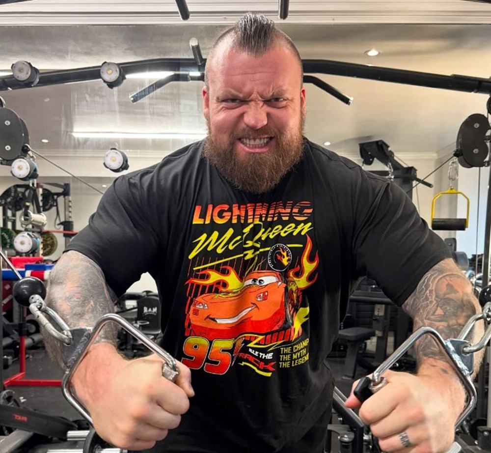 Dünyanın en güçlü adamı: Canavar lakabıyla tanınıyor - 4