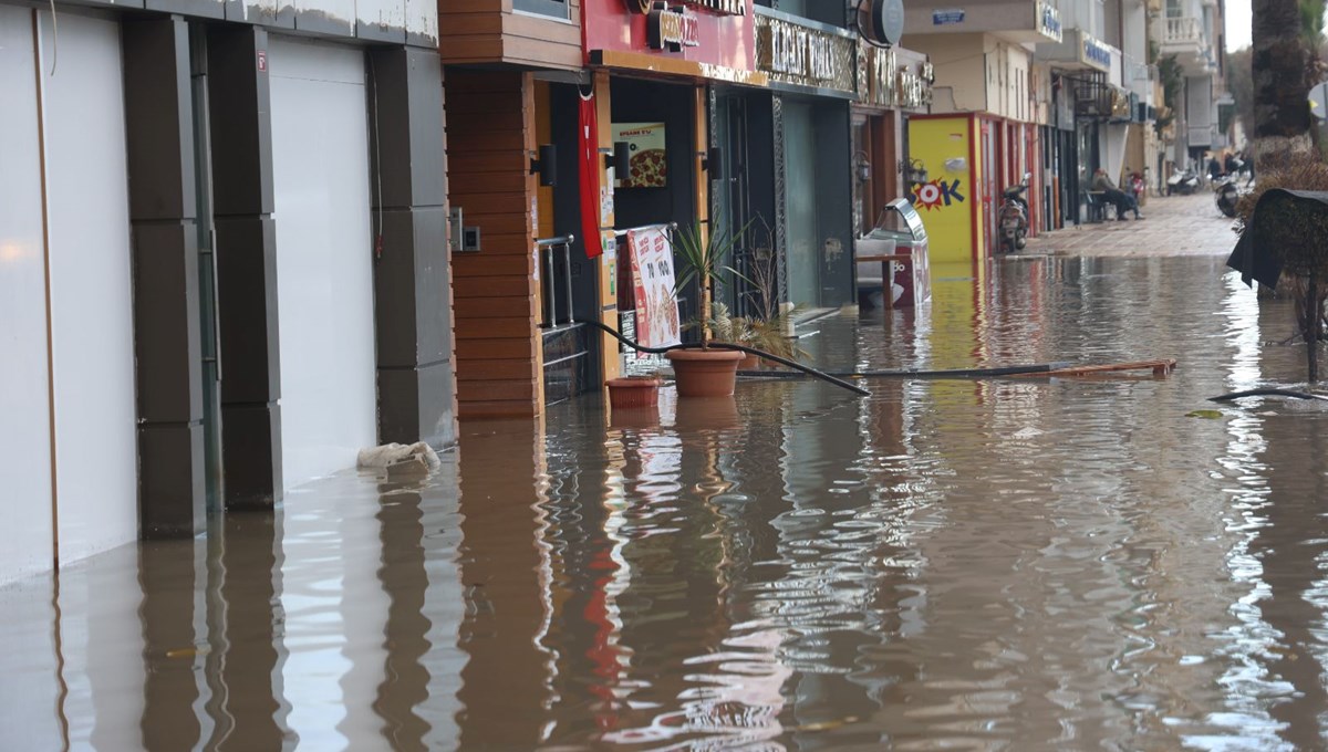 Hatay’da lodos ve sağanak yağış hayatı olumsuz etkiledi