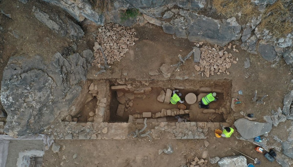 Priene Antik Kenti'nde yapılan ilk kiliseye ulaşıldı Priene Antik Kenti'nde yapılan ilk kiliseye ulaşıldı