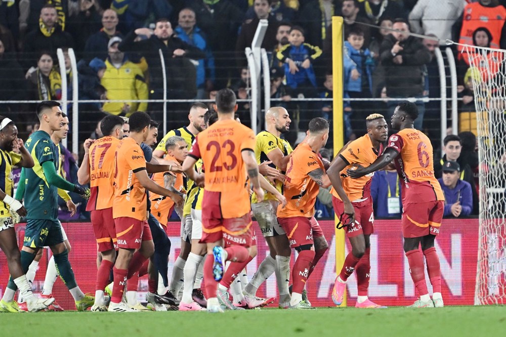 Okan Buruk'un burnunu sıkan Jose Mourinho'nun faturası: 5-10 maç | Futbolculara da ağır ceza kapıda - 13