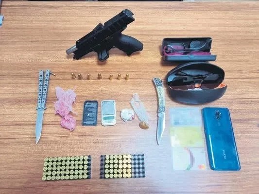Gözaltına alınanların üzerinden çıkanlar