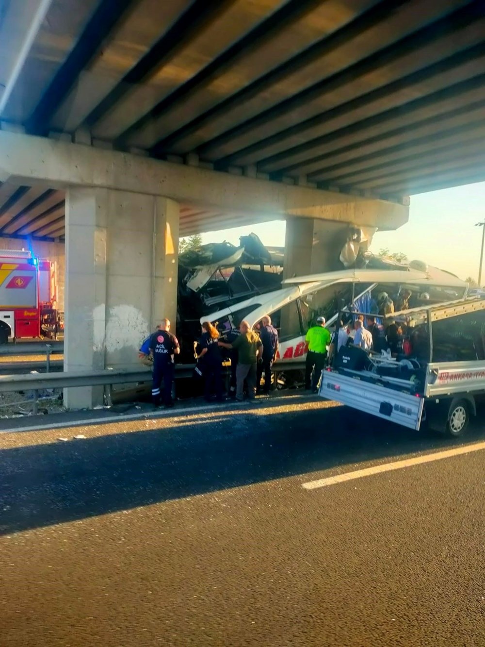 Ankara'da otobüs köprüye saplandı: 11 can kaybı - 13