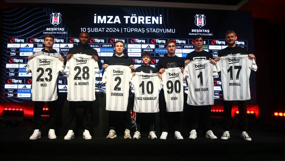 Beşiktaş'tan 7 futbolcuya imza töreni