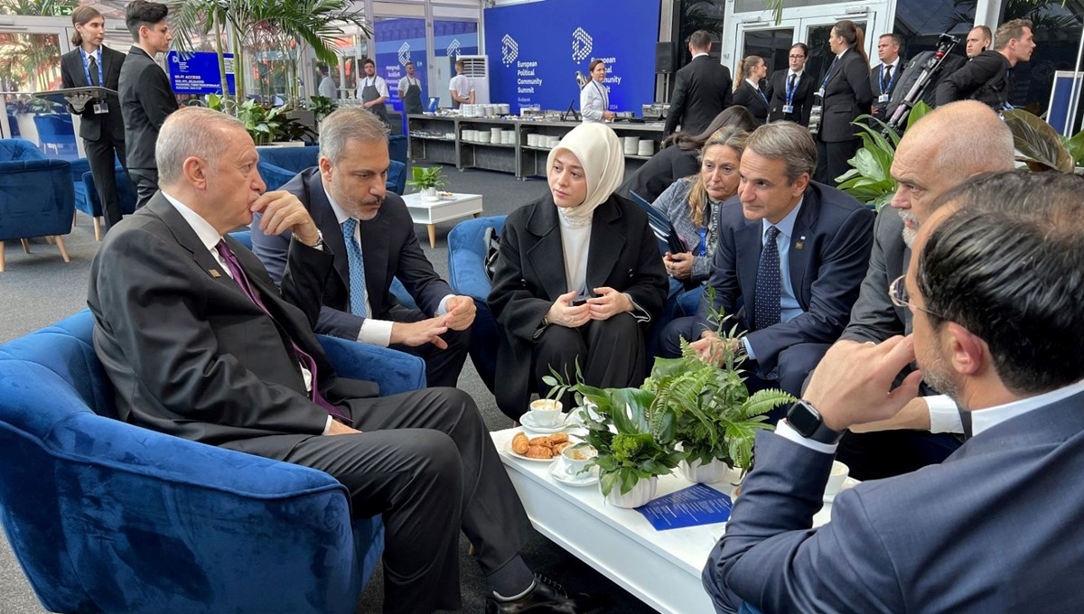 Cumhurbaşkanı Erdoğan, Macaristan'da dünya liderleriyle bir araya geldi Cumhurbaşkanı Erdoğan, Macaristan'da dünya liderleriyle bir araya geldi