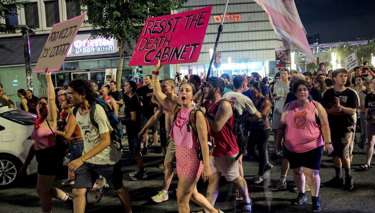 Tel Aviv'de on binler Netanyahu'ya karşı