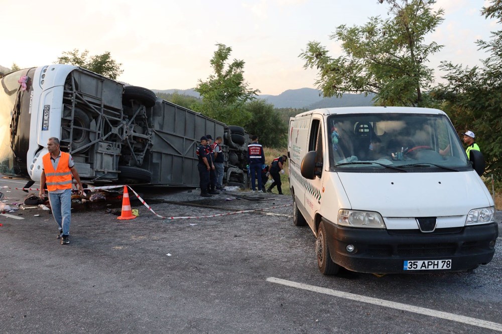 Denizli'de kum yüklü kamyon otobüse çarptı: 6 kişi öldü, 42 kişi yaralandı - 6