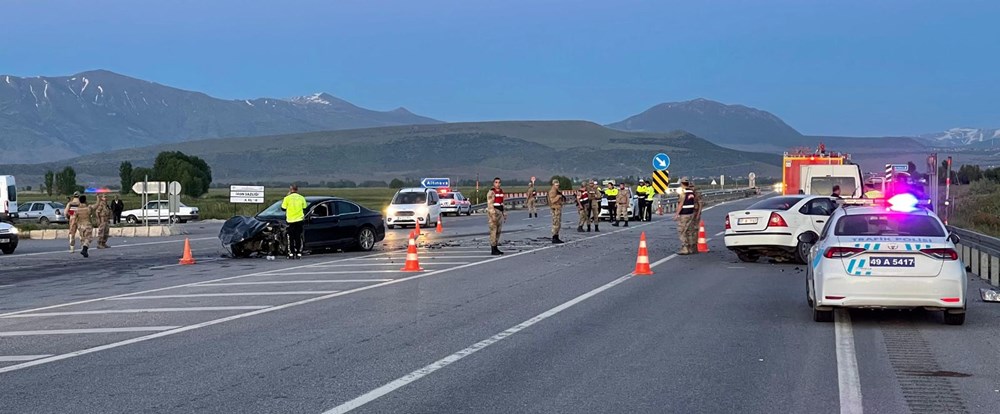 Muş'ta iki otomobil çarpıştı: 3 ölü, 5 yaralı - 5