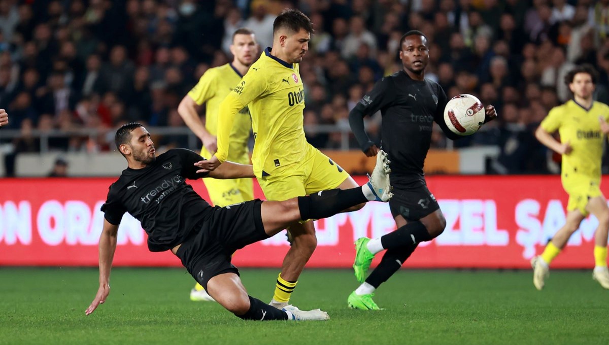 Şampiyonluk yarışı veren Fenerbahçe, Hatayspor'u 2 golle geçti
