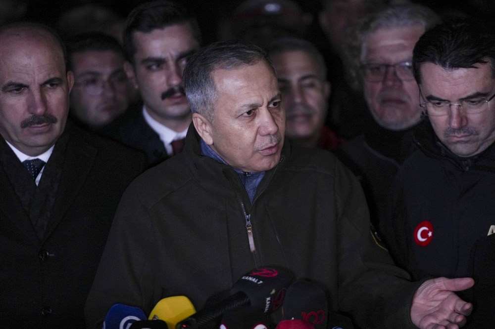 Konya'da 4 katlı bina çöktü: İki kişi yaşamını
yitirdi, üç kişi sağ kurtarıldı - 7