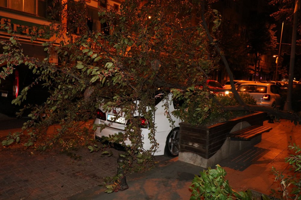 İstanbul'da gökyüzünü kara bulutlar kapladı - 7