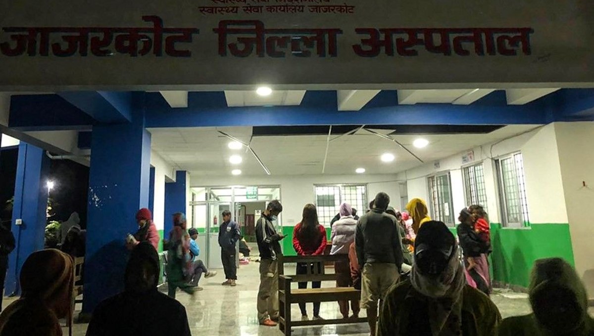 Nepal'deki depremde 69 kişi hayatını kaybetti Nepal'deki depremde 69 kişi hayatını kaybetti