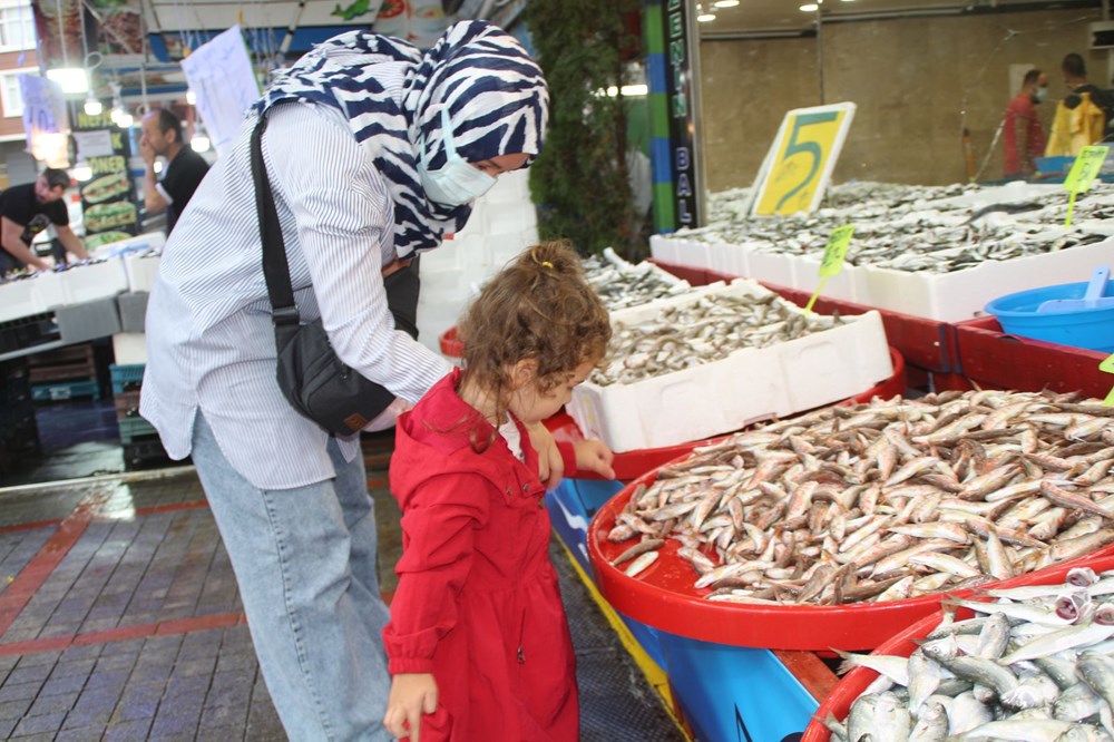 Rize’de kilo fiyatı 5 TL’ye düşen istavrit, kasayla satılıyor - 6