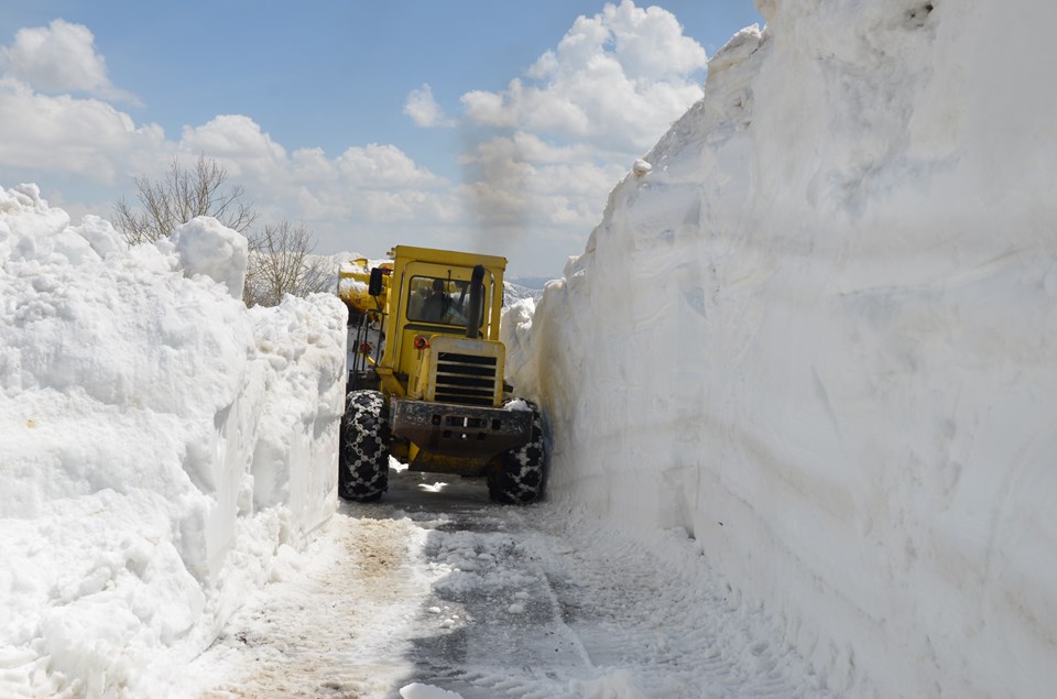 Muş'ta bir aydır köy yolunu açmaya çalışıyorlar (5 metrelik karla mücadele) - 2