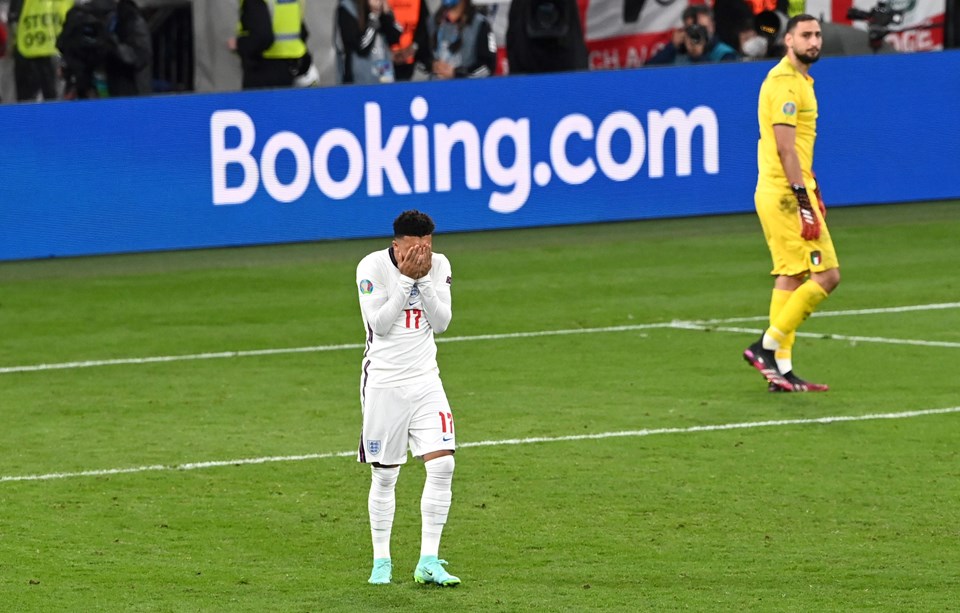 İngiliz futbolcu Sancho'dan, EURO 2020 finali sonrası maruz kaldığı ırkçı saldırılara cevap - 1