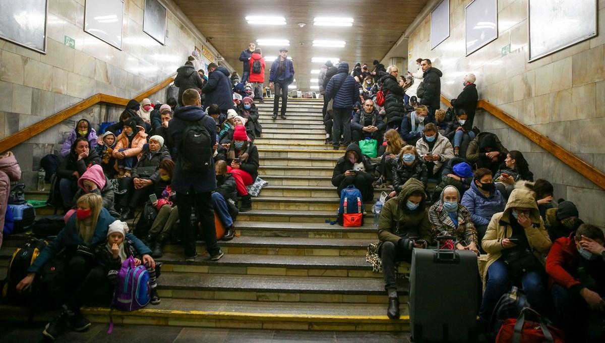 Ukraynalılar geceyi metro istasyonlarında geçirdi