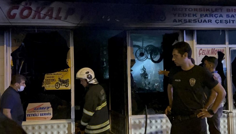 İskenderun'da tamirci yandı
