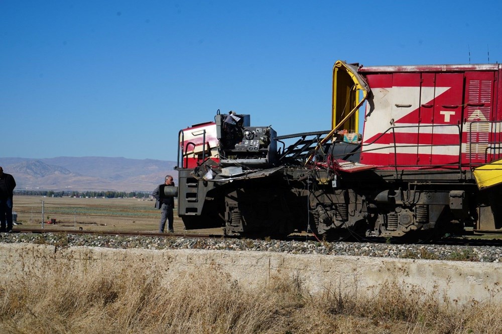 Yolcu treni beton pompasına çarptı: Ölü ve yaralılar var - 3