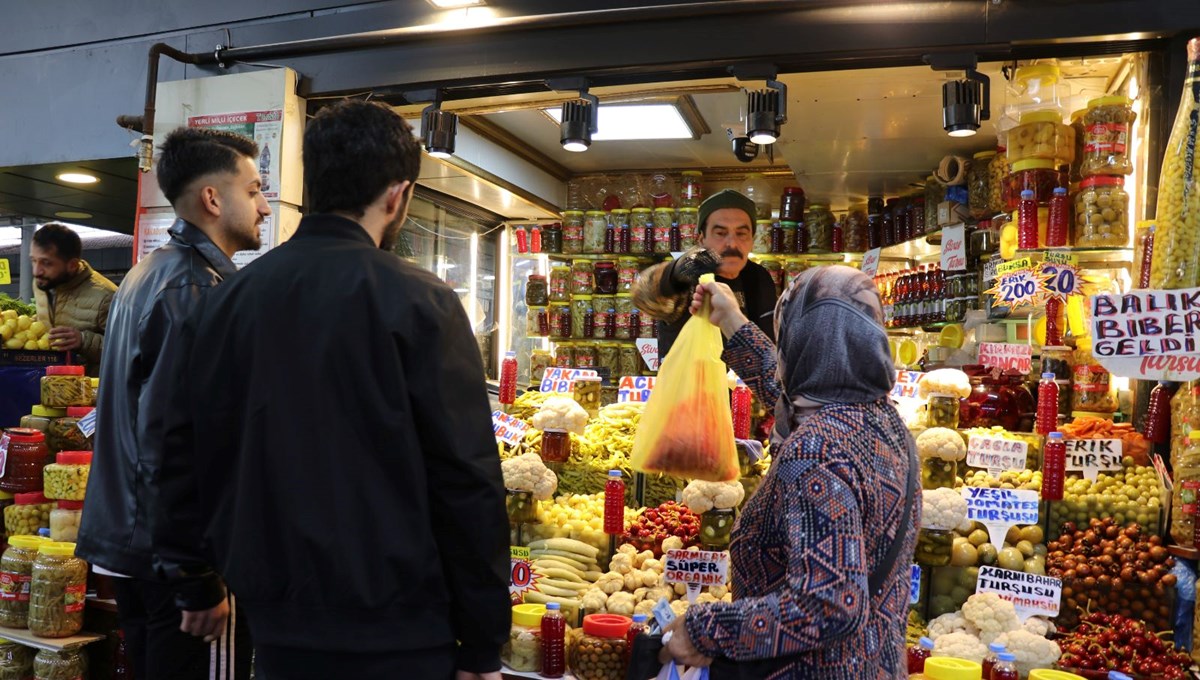 Sofraların vazgeçilmezi: Tezgahları renklendirmeye başladı