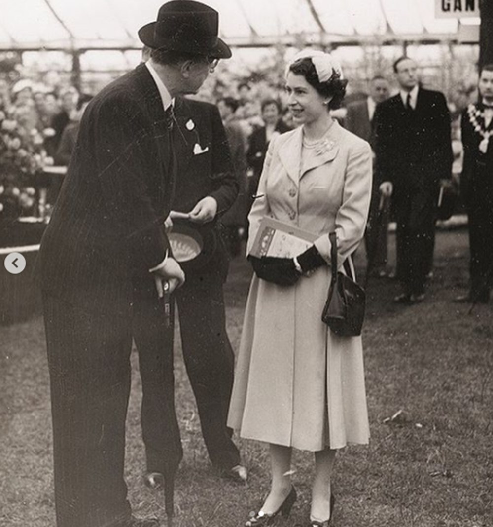 Kraliyet sosyal medyadan Kraliçe Elizabeth'in 23 yaşındaki ...