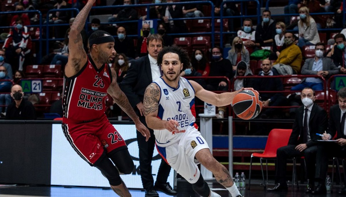 Euroleague play-off: Anadolu Efes seride 1-0 öne geçti