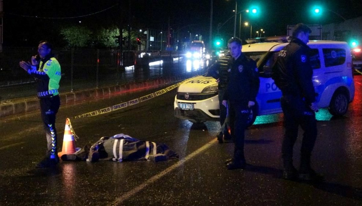 Otomobilin çarpıp TIR'ın 100 metre sürüklediği kız çocuğu öldü: Anne ve baba sinir krizi geçirdi Otomobilin çarpıp TIR'ın 100 metre sürüklediği kız çocuğu öldü: Anne ve baba sinir krizi geçirdi