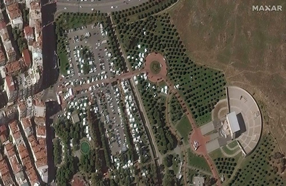 İzmir'deki yıkım uzaydan görüntülendi - 19