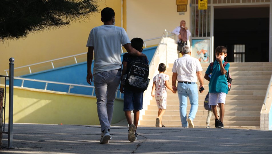 Okullarda Covid-19 önlemleri ile pozitif vaka durumu rehberleri güncellendi