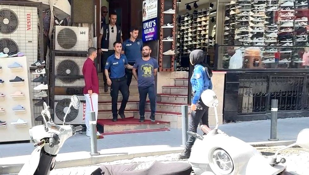 Cezaevi firarisi çatıda yakalandı