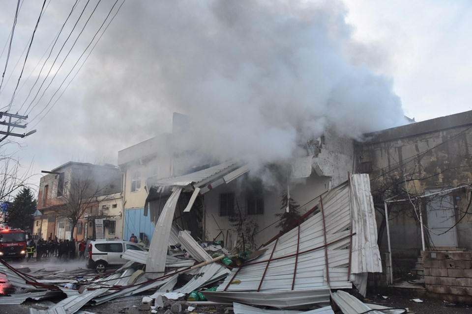 Gaziantep'te tutkal imalathanesinde yangın: 2'si ağır 5 yaralı - 1