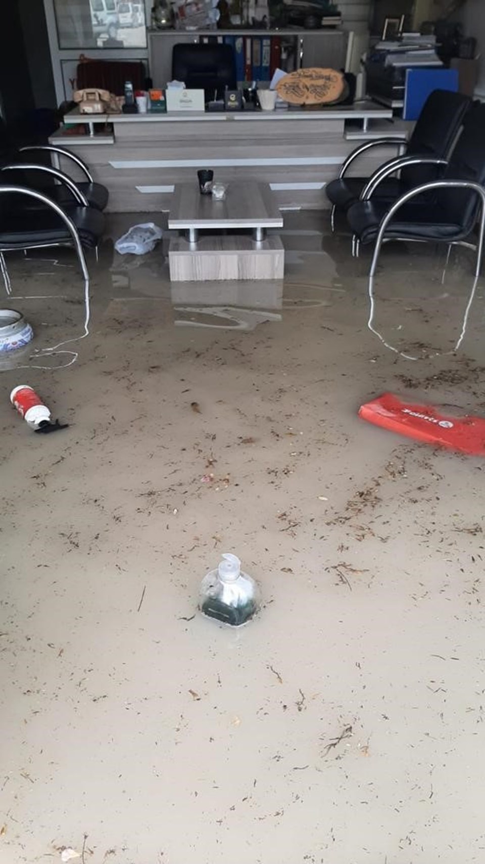 Konya'da 5 katlı apartmanın zeminini su bastı - 3