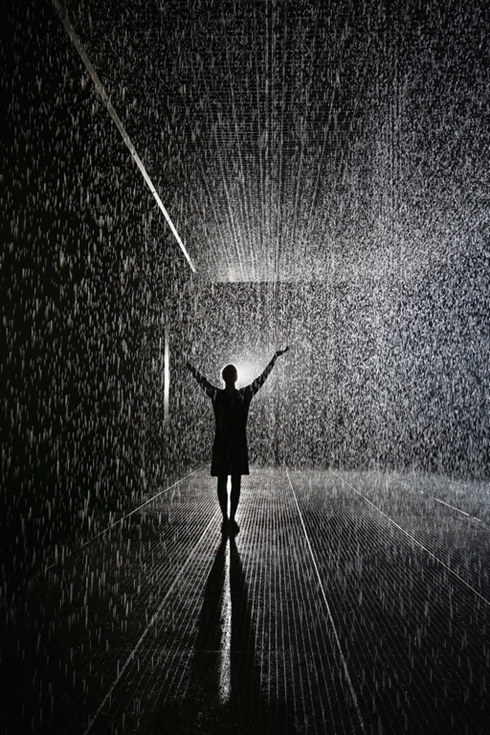 Безумные дожди. Человек под дождем. Душа под дождём. Вечность чб. Радоваться дождю.